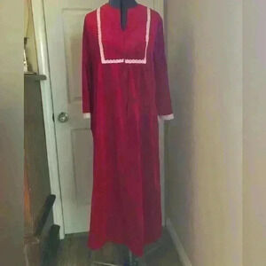 VTG PLAZA 9 RED VELVET WHITE LACE HOUSECOAT BEST FITS L-XL